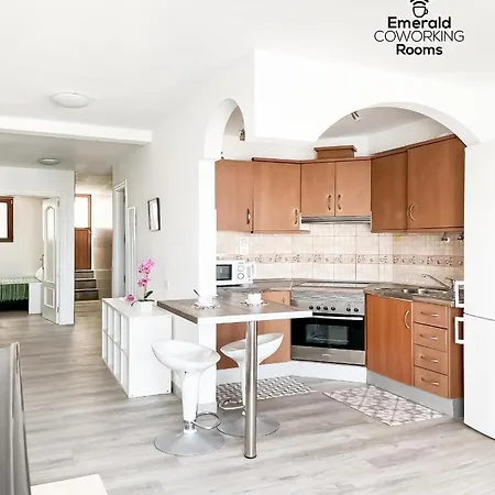 Casa Esmeralda Apartment *